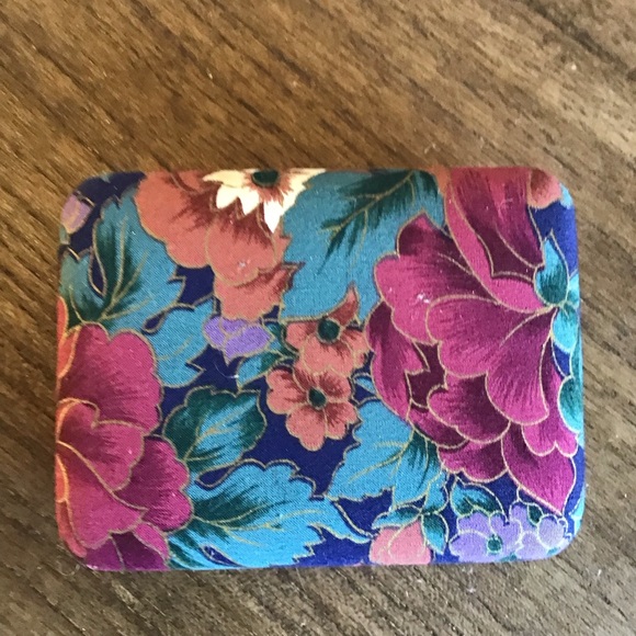 Vintage Floral Tapestry Travel Jewelry Case - Picture 6 of 6